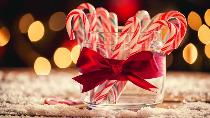 13 Stunning Holiday Decor DIYs You Can Make On A Budget Using Candy Canes