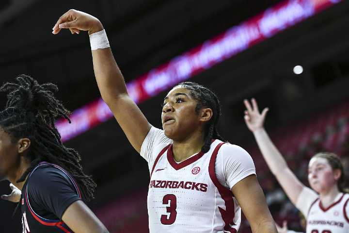 Harmonie Ware scores 24 on perfect shooting, Arkansas women's basketball routs Jackson State