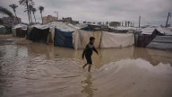 La tormenta polar Byron en Gaza: "La gente tiene sus cosas en el agua y hace mucho frío"