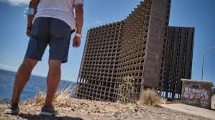 Muere una niña de 13 años tras caer en el edificio abandonado en Añaza