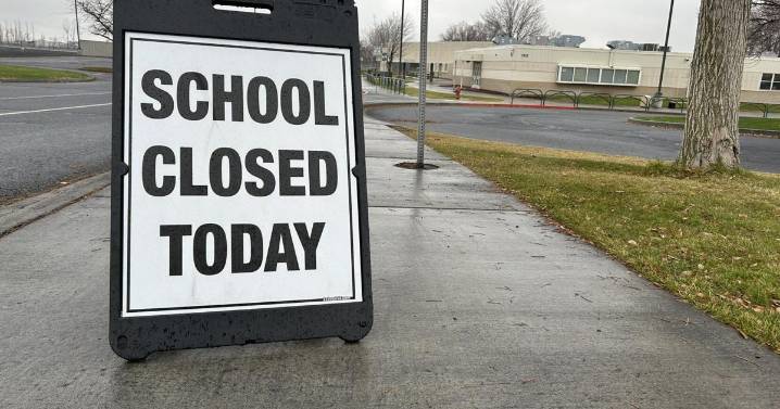 Moses Lake teachers strike continues as negotiations fail