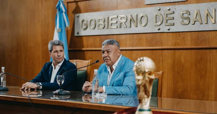 Escándalo en Argentina: allanan la sede de la AFA y a 17 clubes por nexos con financiera ligada a Chiqui Tapia