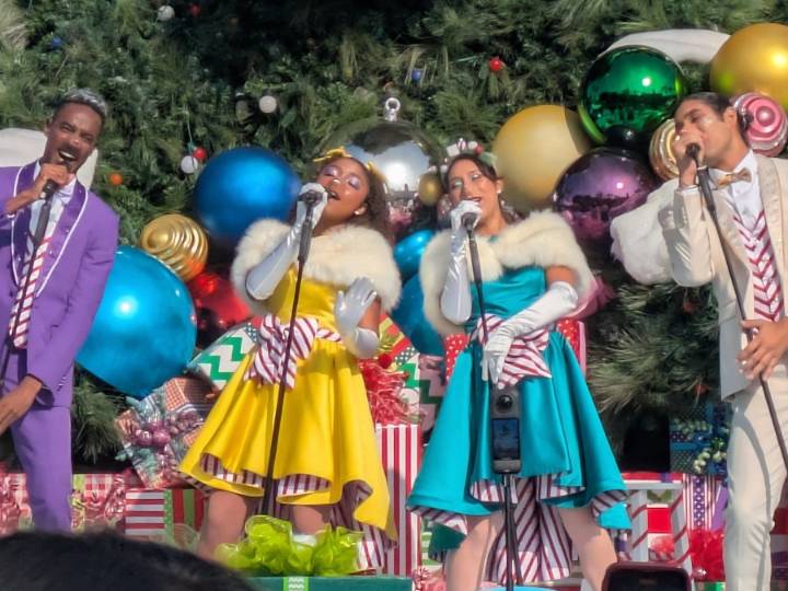 Grinch invades Universal Studios Hollywood