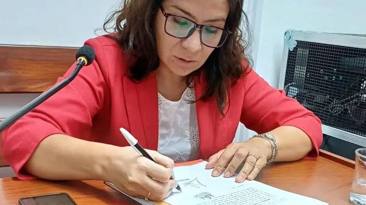 Imputan a un hombre por enviar mensajes sexuales a una niña de 12 años