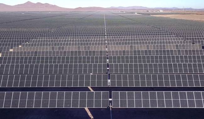 Antofagasta suma nuevo megaproyecto solar: Ingresan a evaluación ambiental parque fotovoltaico de US$500 millones