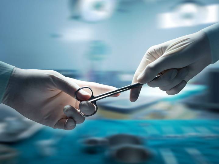 Ontario to fund hip, knee replacements at private clinics