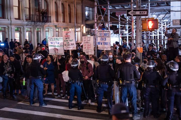 Oversight report on NYPD respecting laws against cooperating with ICE is mostly positive