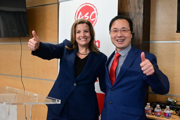 Councilmembers Chen and Barnett take oaths of office