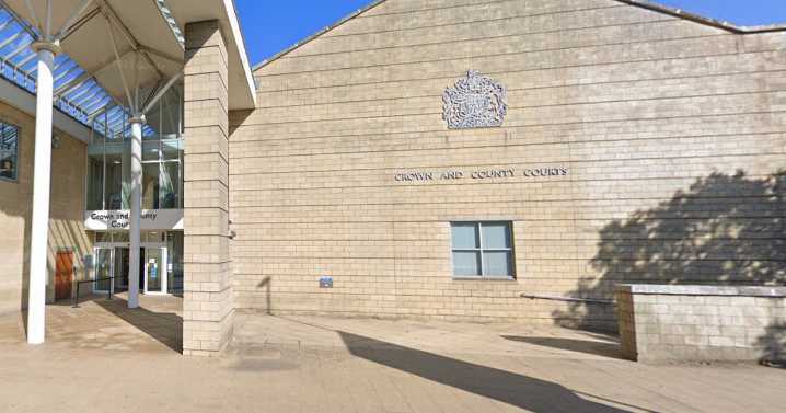 Prison officer and inmate admit sexual relationship in misconduct case