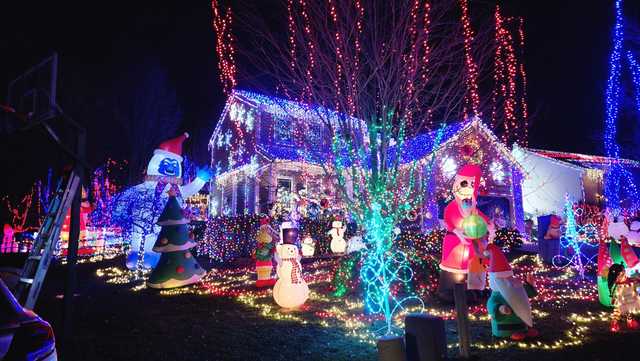 Northern Kentucky man lights up his home, neighbor's home with 150k+ Christmas lights