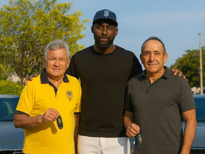 Randy Arozarena le regala autos a sus entrenadores