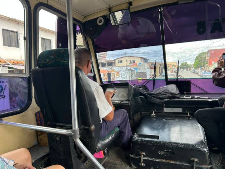 De madrugada y en la cola: La realidad de un transportista de Barquisimeto