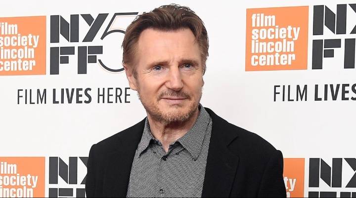 Liam Neeson niega ser antivacunas tras narrar polémico documental Plague of Corruption