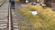 Hombre cruza las vías distraído en su teléfono celular y muere atropellado por el tren en La Huerta