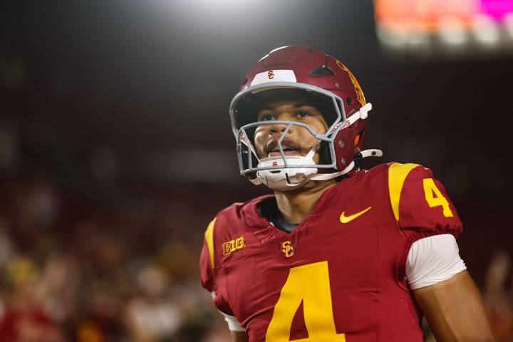 Husan Longstreet’s USC Transfer Speculation Pushes Lincoln Riley to Admit His Regret USC Trojans head coach Lincoln Riley speaks on backup quarterback Husan Longstreet's future amid departing rumours.