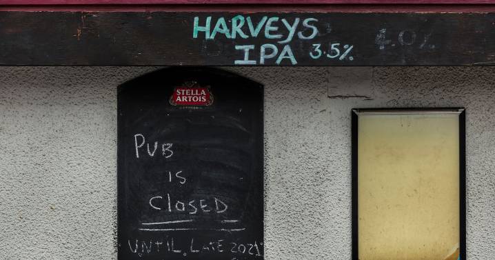Hundreds of pubs could close with 15,000 jobs at risk