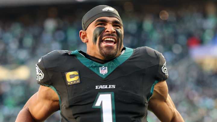 How Eagles' Hurts plans to respond to calls for his benching