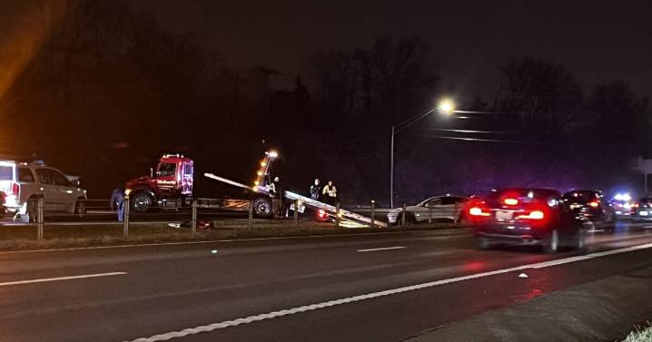 3 adults injured after crash on New Circle Road's outer loop