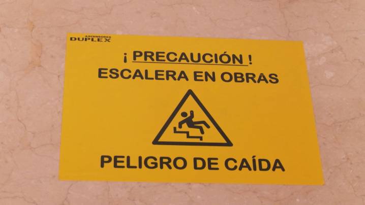 ¡Las obras avanzan! Estos vecinos de Vallecas por fin conseguiran su ascensor