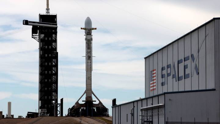 SpaceX insider share sale sets $800 billion valuation