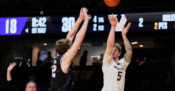 Nickel has career-high 30 points as No. 15 Vanderbilt beats Central Arkansas 83