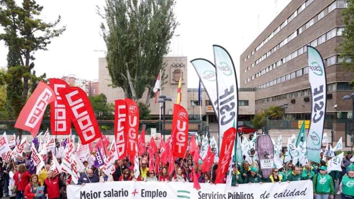 UGT exige a Mañueco subir el sueldo de los empleados públicos de Castilla y León antes de acabar la legislatura