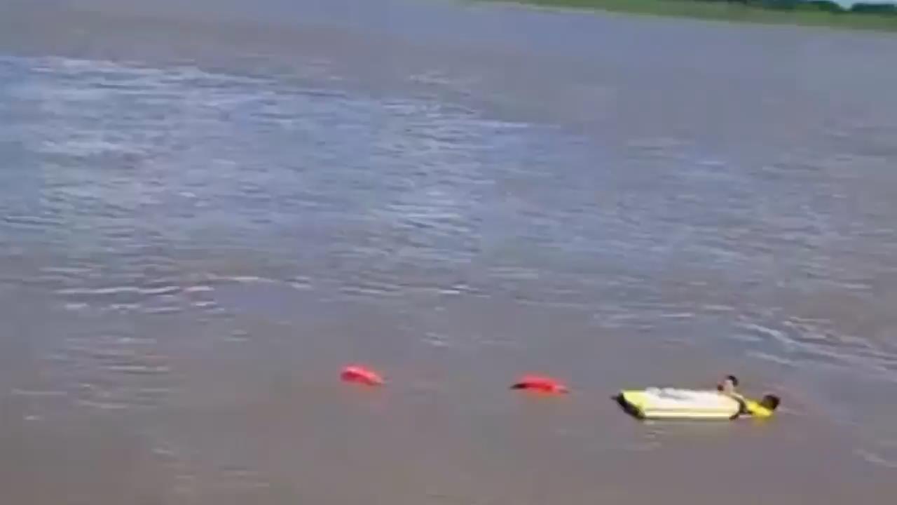 Search for missing continues after strong wave caused by landslip causes boats to sink in Peru