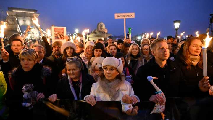 Decenas de miles de personas piden la dimisión de Orbán tras un escándalo de abuso de menores