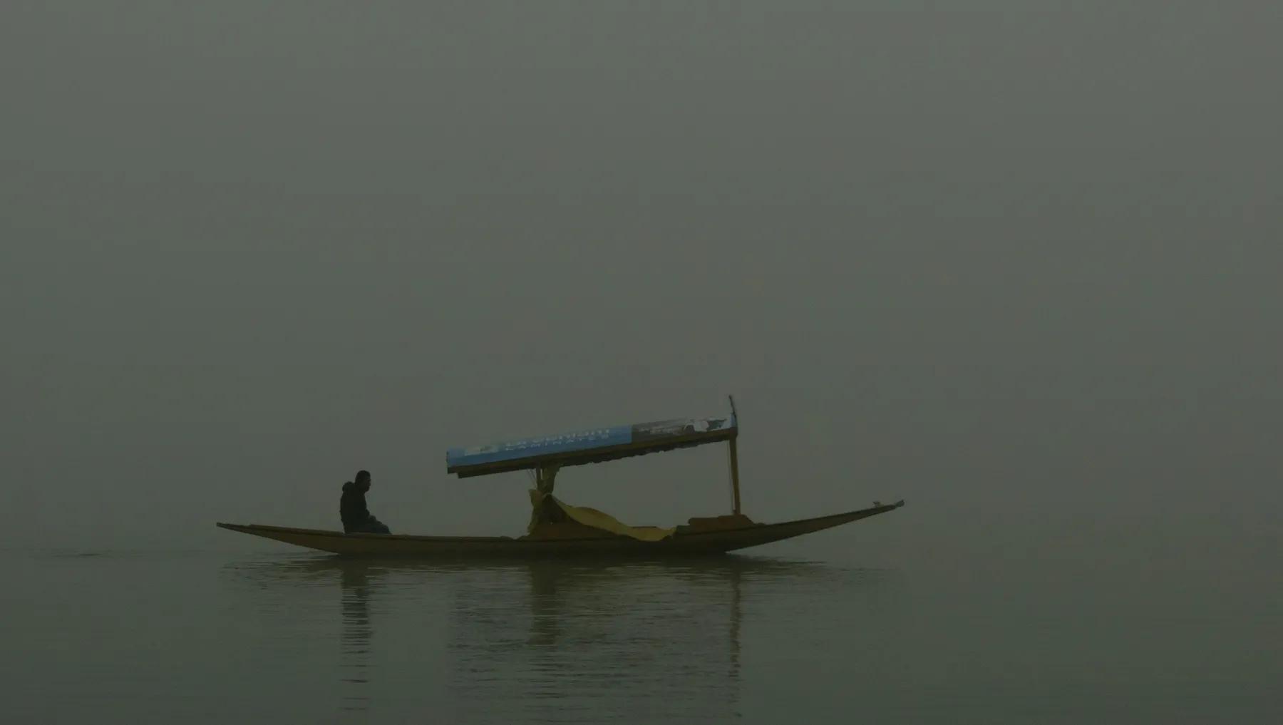 Cold conditions, fog prevail in Kashmir; Zojila records minus 17°C