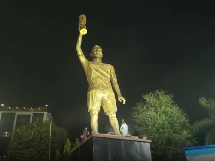 India recibe a Messi con una espectacular estatua rumbo al Guinness y una devoción que desborda en las calles