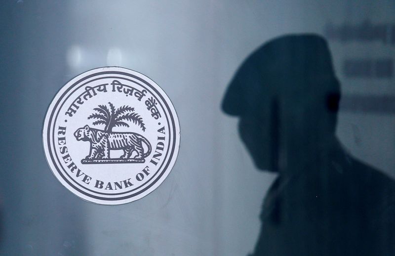 India central bank cuts key rate, boosts liquidity to support "goldilocks" economy
