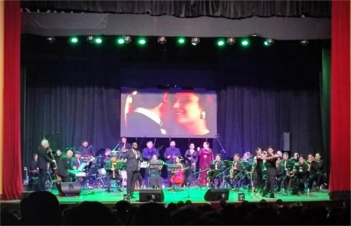 Homenaje a Sinatra cautivó en el Teatro Celis Pérez con la gala A mi manera