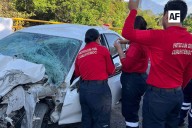 Atienden Protección Civil y Bomberos de Cuauhtémoc accidente vehicular en la carretera Guadalajara