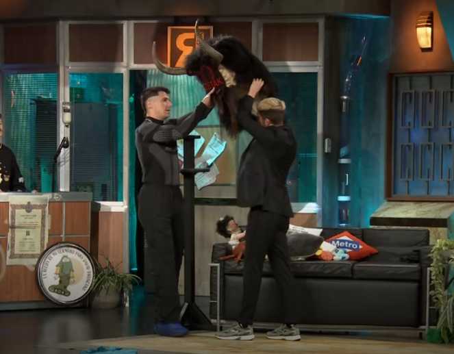 Pello Reparaz en La Revuelta: «Rascas y solo queda el euskera para entender nuestro éxito»