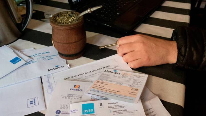 Diciembre llega con aumentos: cuánto subirán las prepagas, el transporte, la luz y los alquileres