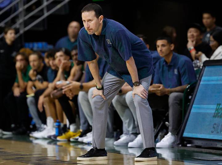 Hawaii men’s basketball easily defeats Hawaii Hilo