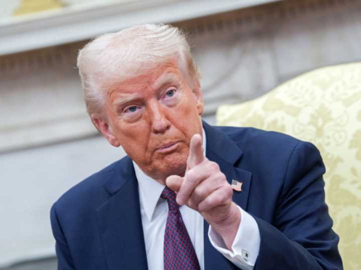 EE. UU. suspende solicitudes de inmigración de 19 países incluidos en el veto migratorio