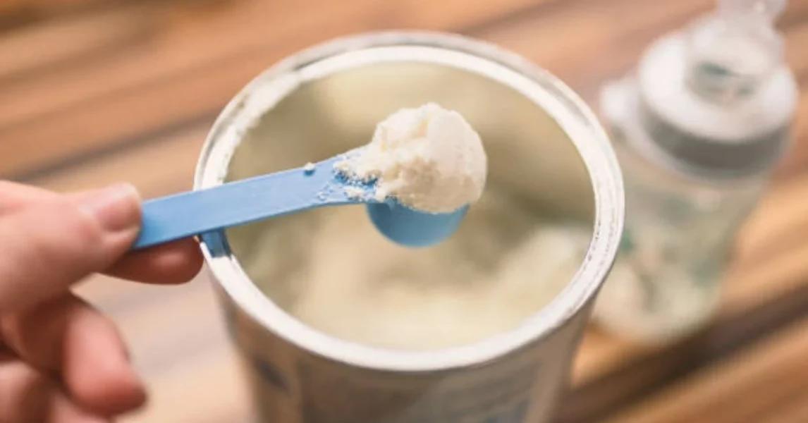 ISP sugiere no alimentar a lactantes con famosa fórmula infantil por posible desarrollo de botulismo, tras alerta mundial