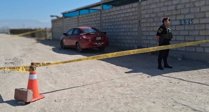 Tacna: En el cerro Intiorko ubican auto de taxista asesinado a golpes