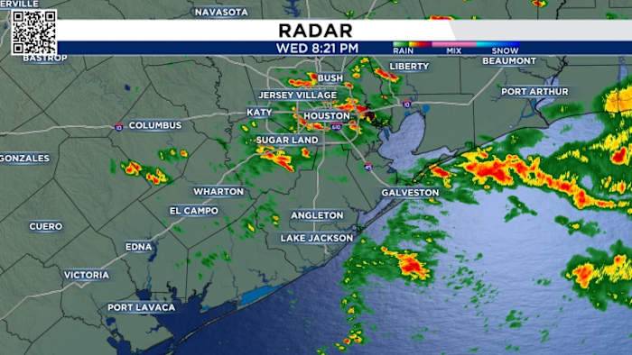 LIVE RADAR: Heavy rainfall moving into Houston