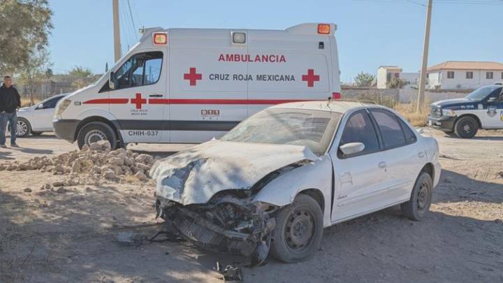 Pierde el control de Cavalier e impacta vs domicilio 🎦