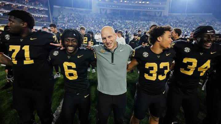 Changing face of college football results in blue-chip prospects making some surprising choices