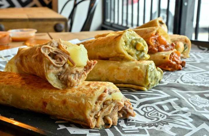 Los De Juárez Burritos is giving away 100 free burritos