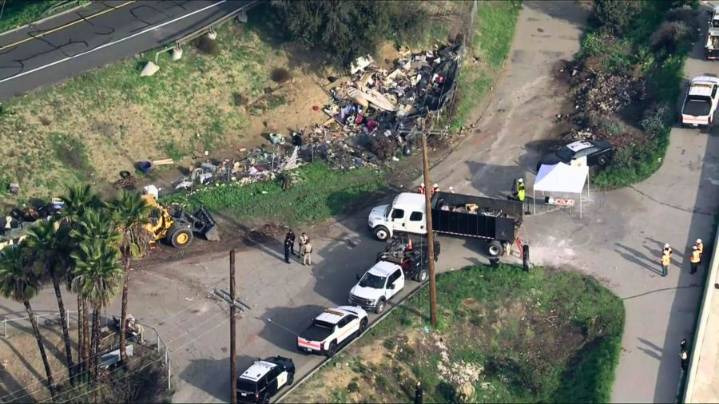 Homeless encampment cleared near major freeway corridors in Long Beach