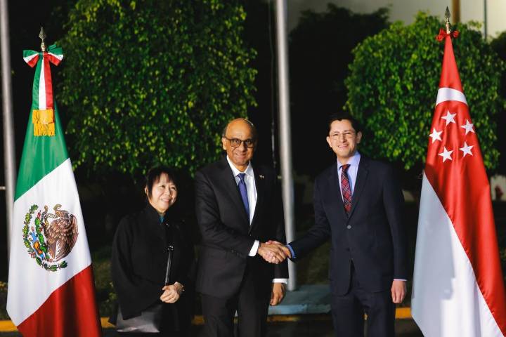 Presidente de Singapur llega a México para reunión con Sheinbaum