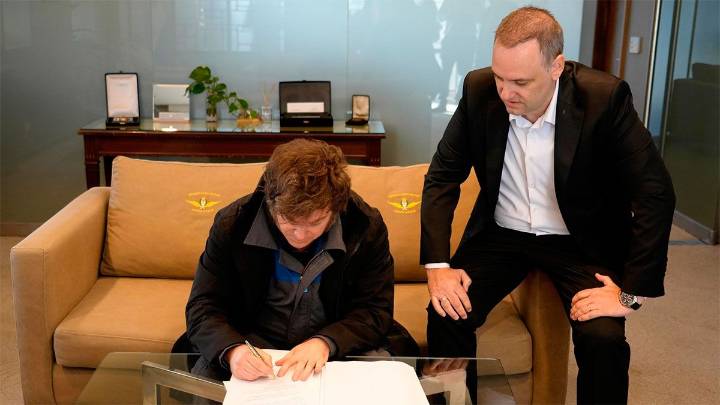 Milei firmó el proyecto de modernización laboral y lo enviará de inmediato al…