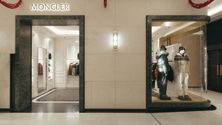 Moncler abre una nueva tienda en Galería Canalejas y refuerza su presencia en Madrid