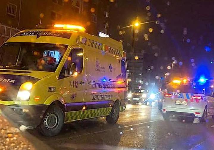 Una mujer de 80 años, trasladada de urgencia al Hospital de León tras ser atropellada