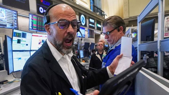 US stocks fall to their first loss in 6 days as bitcoin tumbles