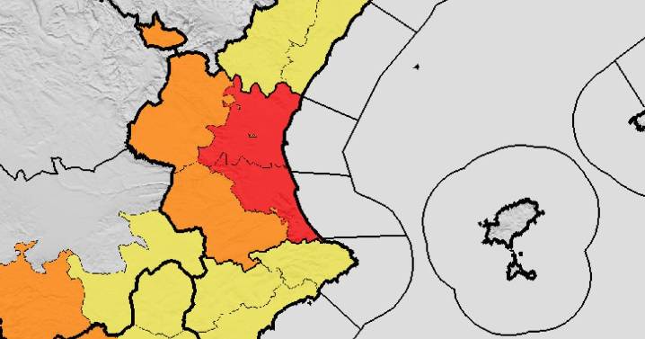 Aemet decreta la alerta roja en Valencia para este domingo por lluvias de más de 180 litros por metro cuadrado